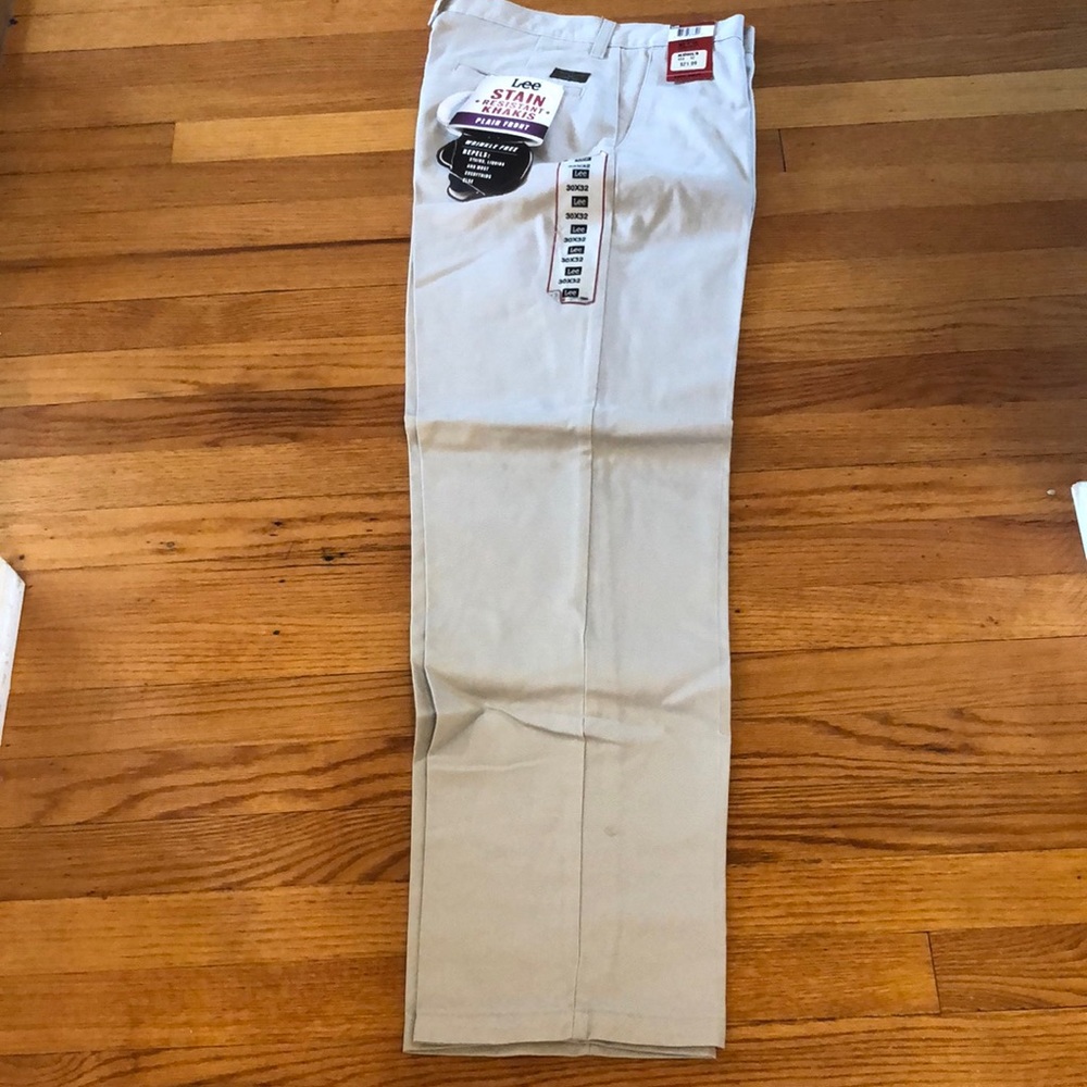 Lee plainfront stain resistant khakis 30x32
